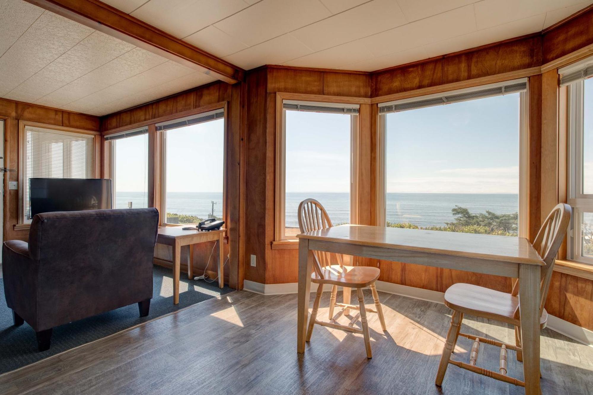 Ester Lee Oceanview Inn Lincoln City Exterior photo