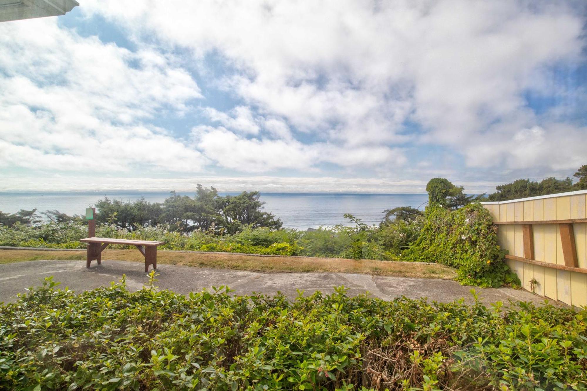 Ester Lee Oceanview Inn Lincoln City Exterior photo
